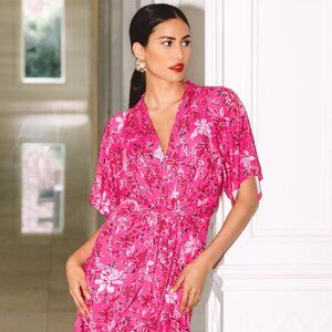 NEW Lilly Pulitzer Wisteria Elbow Sleeve Passion Fruit Pink Giraffic Park